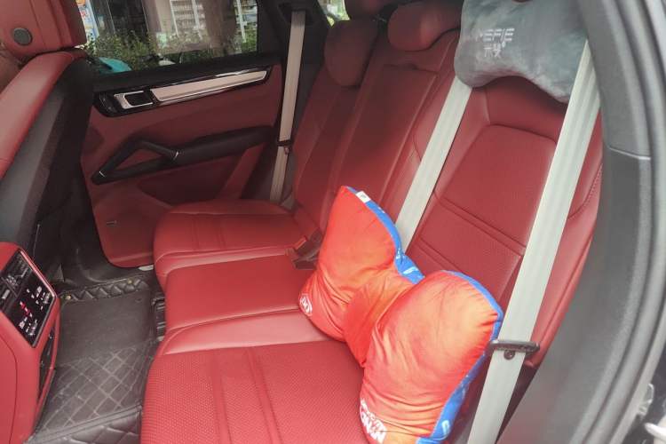 Used Porsche Cayenne 2023 Cayenne 3.0T Platinum Edition Left Rear Seat