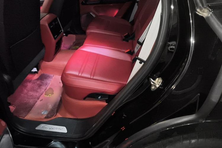 Used Porsche Cayenne 2023 Cayenne Coupé 3.0T Platinum Edition Left Rear Seat