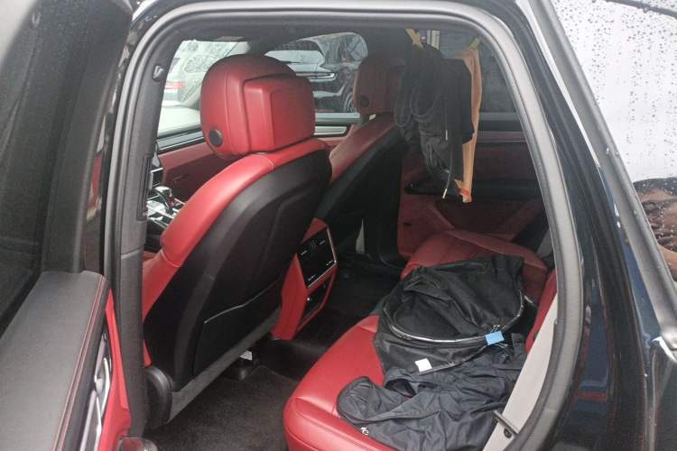 Used Porsche Cayenne 2023 Cayenne 3.0T Platinum Edition Left Rear Seat