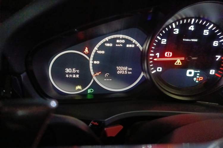 Used Porsche Cayenne 2023 Cayenne 3.0T Platinum Edition Odometer Close Up