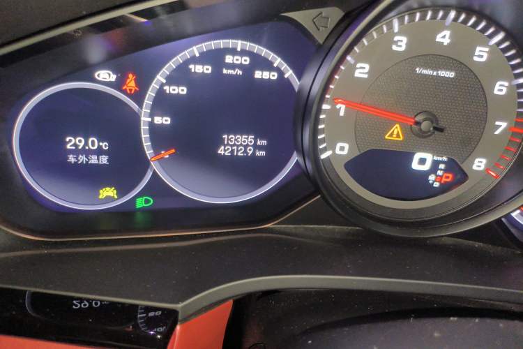 Used Porsche Cayenne 2023 Cayenne 3.0T Platinum Edition Odometer Close Up