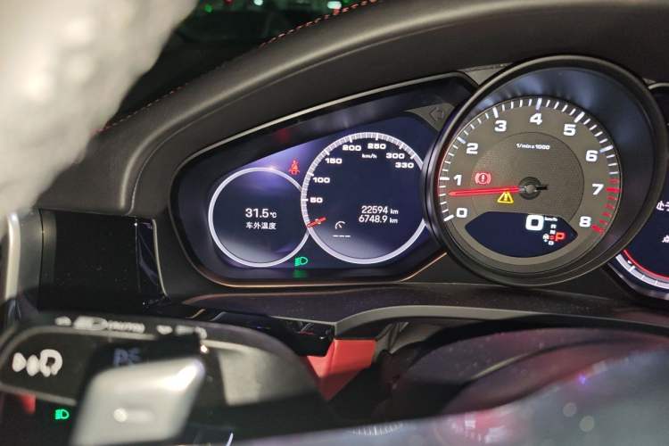 Used Porsche Cayenne 2023 Cayenne 3.0T Odometer Close Up