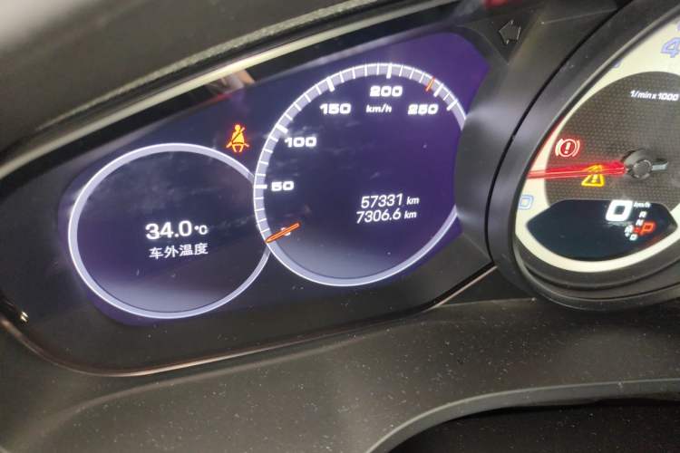 Used Porsche Cayenne 2023 Cayenne 3.0T Platinum Edition Odometer Close Up