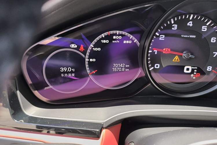 Used Porsche Cayenne 2023 Cayenne 3.0T Platinum Edition Odometer Close Up