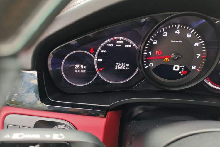Used Porsche Cayenne 2023 Cayenne 3.0T Platinum Edition Odometer Close Up