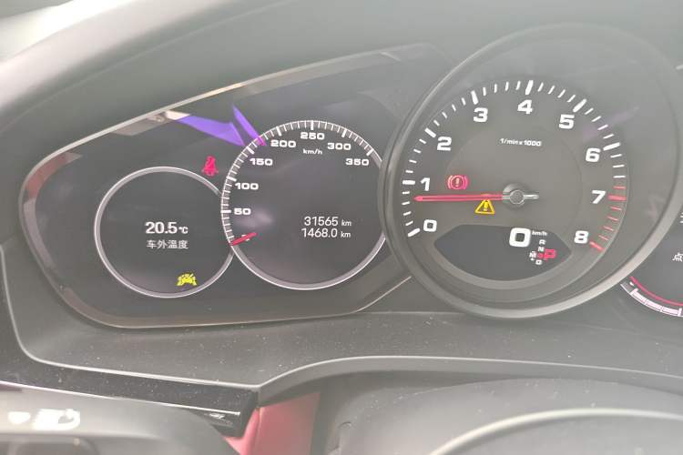 Used Porsche Cayenne 2023 Cayenne 3.0T Odometer Close Up