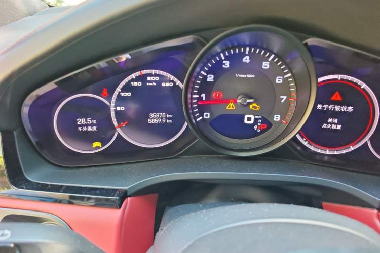 Used Porsche Cayenne 2023 Cayenne Coupé 3.0T Platinum Edition Odometer Close Up