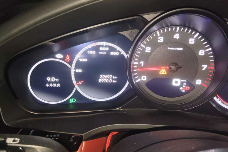 Used Porsche Cayenne 2023 Cayenne 3.0T Odometer Close Up