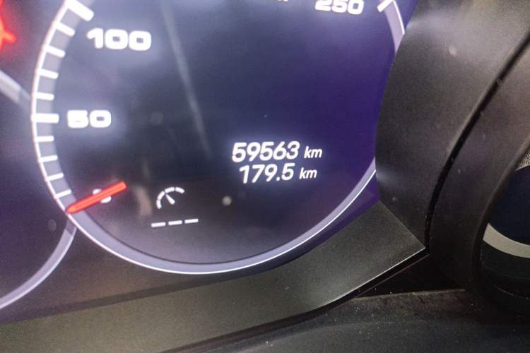 Used Porsche Cayenne 2023 Cayenne 3.0T Platinum Edition Odometer Close Up