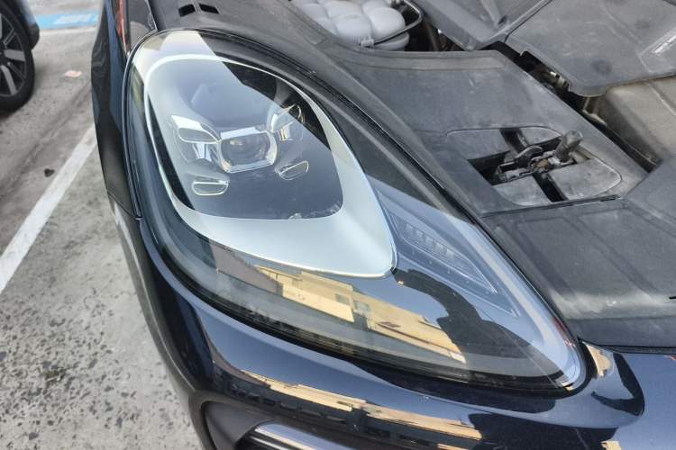 Used Porsche Cayenne 2023 Cayenne 3.0T Platinum Edition Right Front Headlight