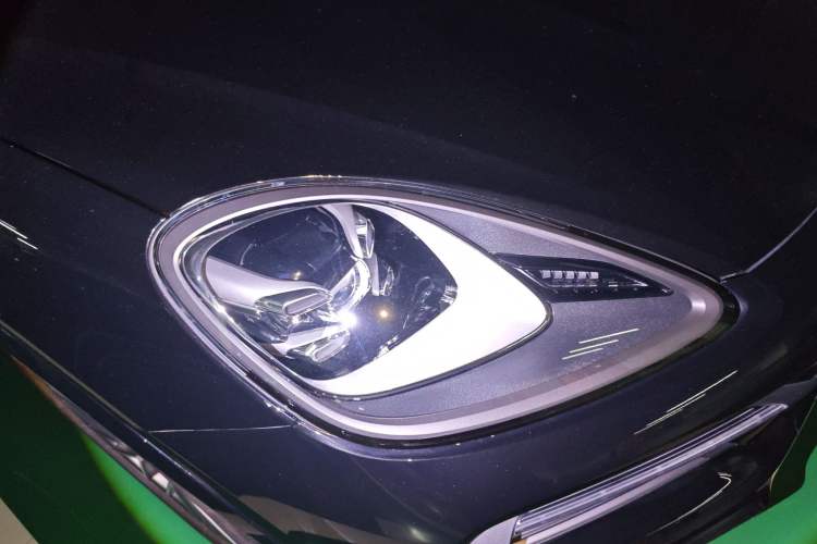 Used Porsche Cayenne 2023 Cayenne 3.0T Platinum Edition Right Front Headlight
