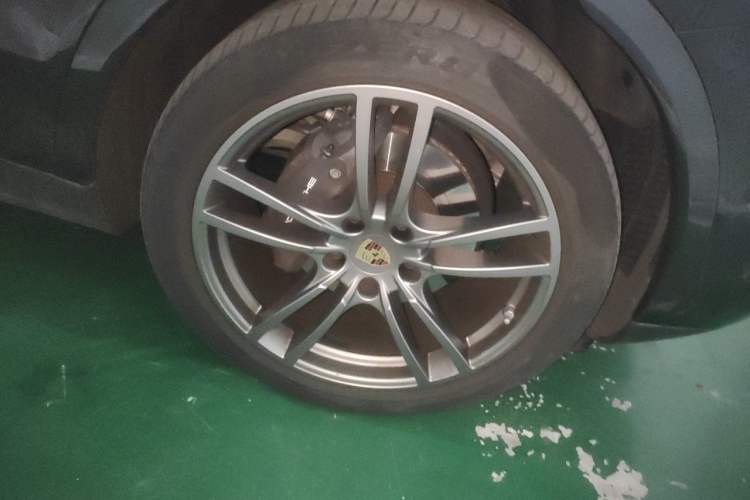 Used Porsche Cayenne 2023 Cayenne Coupé 3.0T Right Front Wheel Hub