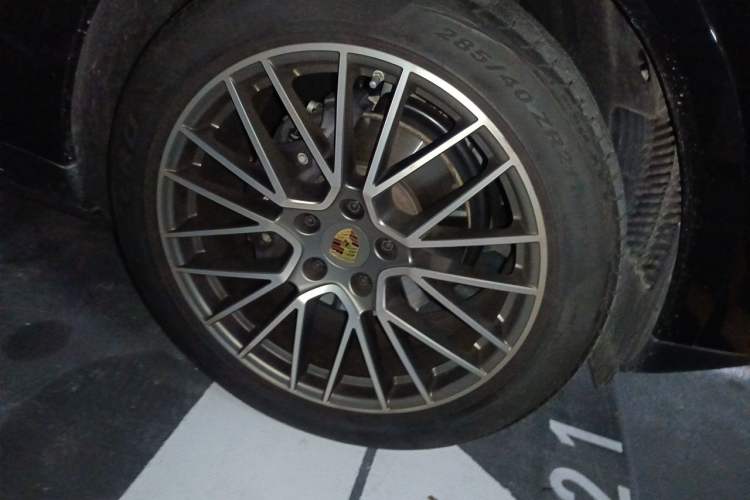 Used Porsche Cayenne 2023 Cayenne 3.0T Platinum Edition Right Front Wheel Hub