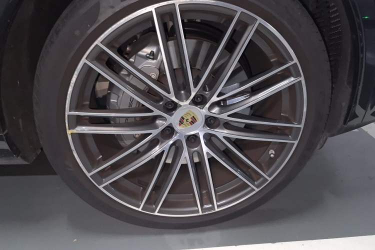 Used Porsche Cayenne 2023 Cayenne S 2.9T Platinum Edition Right Front Wheel Hub