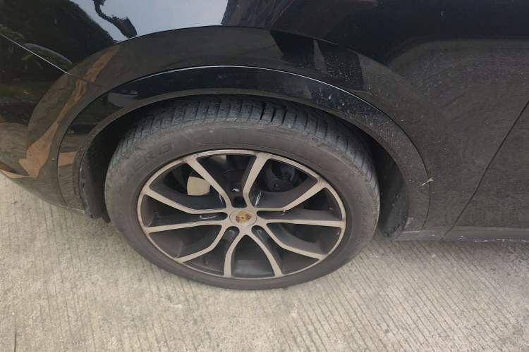 Used Porsche Cayenne 2023 Cayenne 3.0T Platinum Edition Right Front Wheel Hub