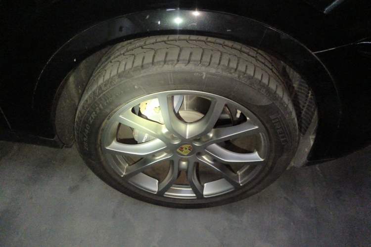 Used Porsche Cayenne 2023 Cayenne 3.0T Platinum Edition Right Front Wheel Hub