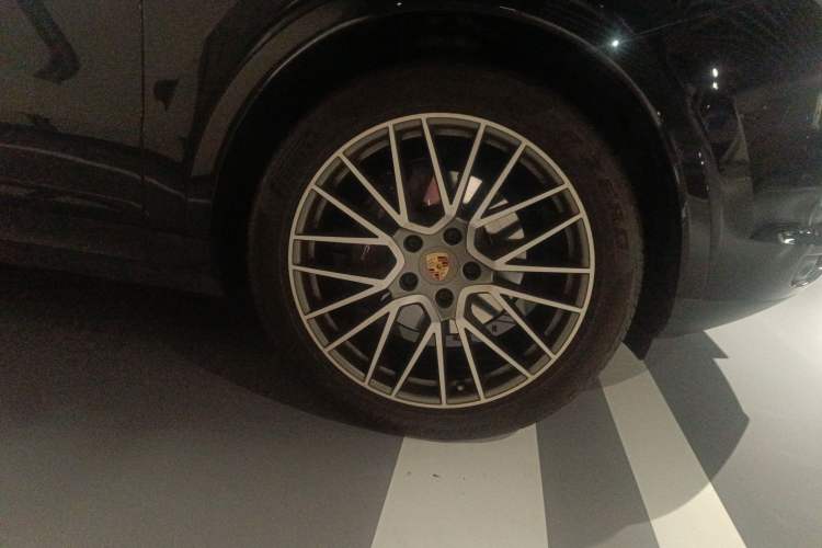 Used Porsche Cayenne 2023 Cayenne 3.0T Platinum Edition Right Front Wheel Hub