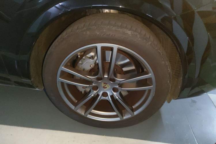 Used Porsche Cayenne 2023 Cayenne S 2.9T Platinum Edition Right Front Wheel Hub