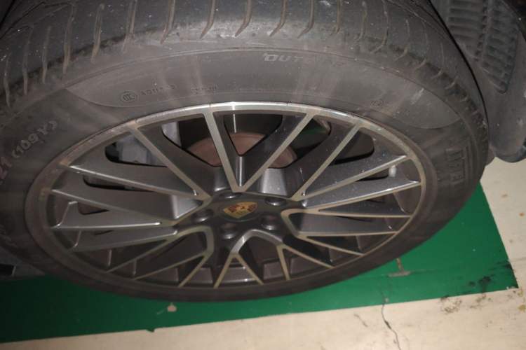 Used Porsche Cayenne 2023 Cayenne 3.0T Right Front Wheel Hub
