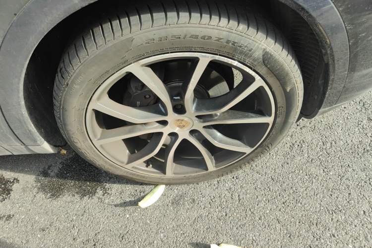 Used Porsche Cayenne 2023 Cayenne 3.0T Platinum Edition Right Front Wheel Hub