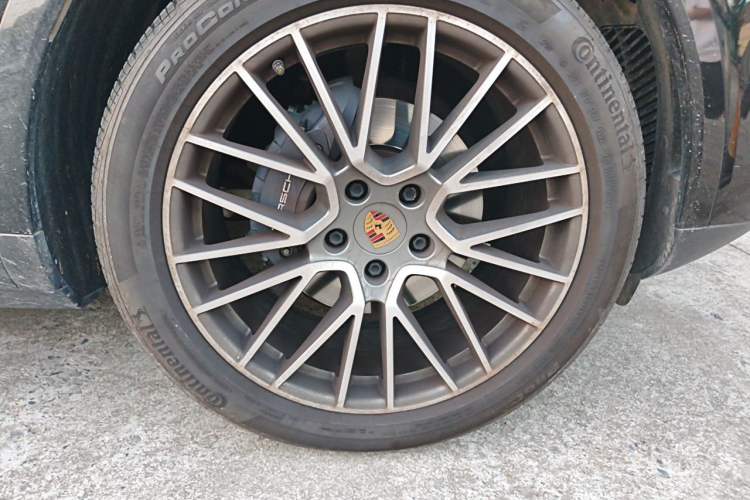 Used Porsche Cayenne 2023 Cayenne 3.0T Platinum Edition Right Front Wheel Hub
