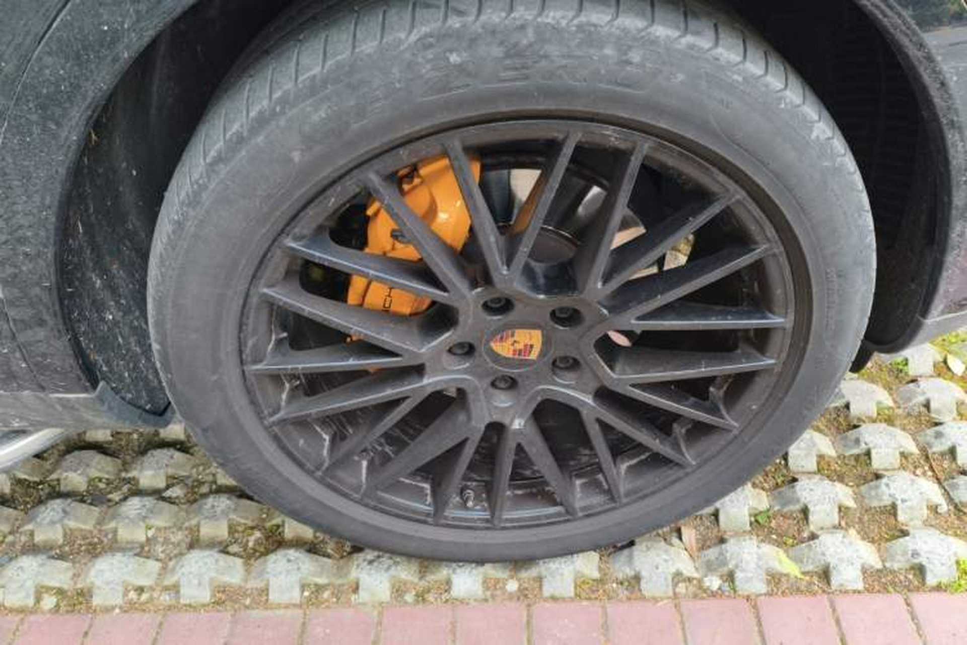 Used Porsche Cayenne 2023 Cayenne 3.0T Platinum Edition Right Front Wheel Hub