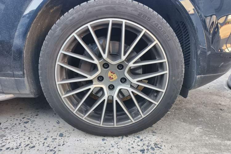 Used Porsche Cayenne 2023 Cayenne 3.0T Platinum Edition Right Front Wheel Hub