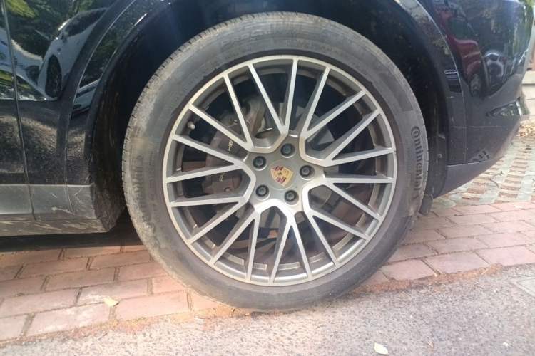 Used Porsche Cayenne 2023 Cayenne 3.0T Platinum Edition Right Front Wheel Hub