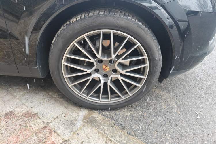 Used Porsche Cayenne 2023 Cayenne 3.0T Platinum Edition Right Front Wheel Hub