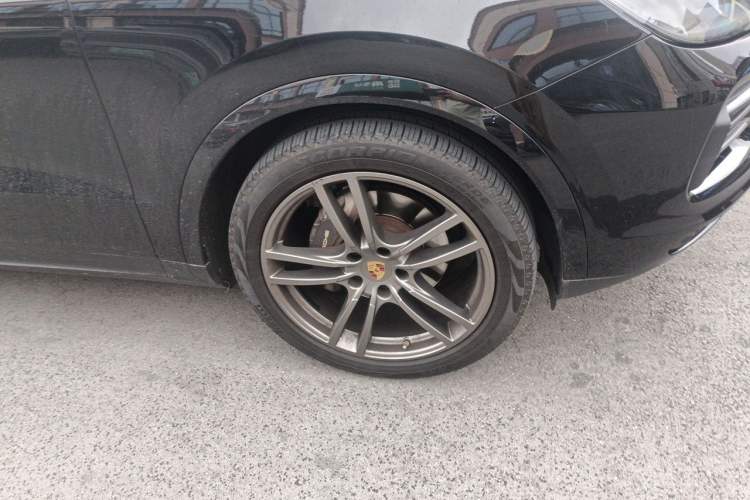 Used Porsche Cayenne 2023 Cayenne 3.0T Platinum Edition Right Front Wheel Hub