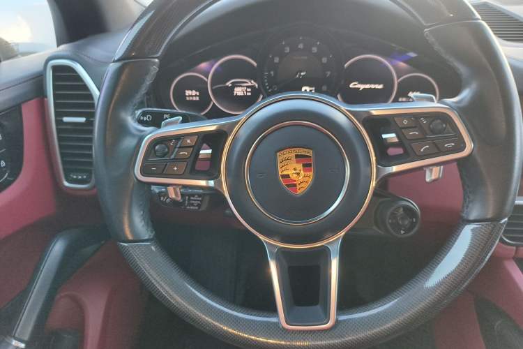 Used Porsche Cayenne 2023 Cayenne 3.0T Platinum Edition Steering Wheel