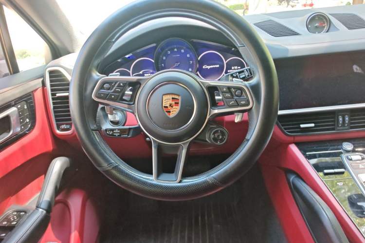 Used Porsche Cayenne 2023 Cayenne Coupé 3.0T Platinum Edition Steering Wheel
