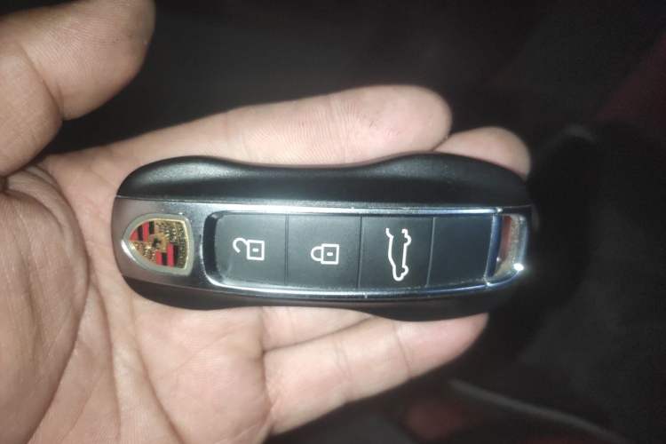 Used Porsche Cayenne 2023 Cayenne Coupé 3.0T Vehicle Key