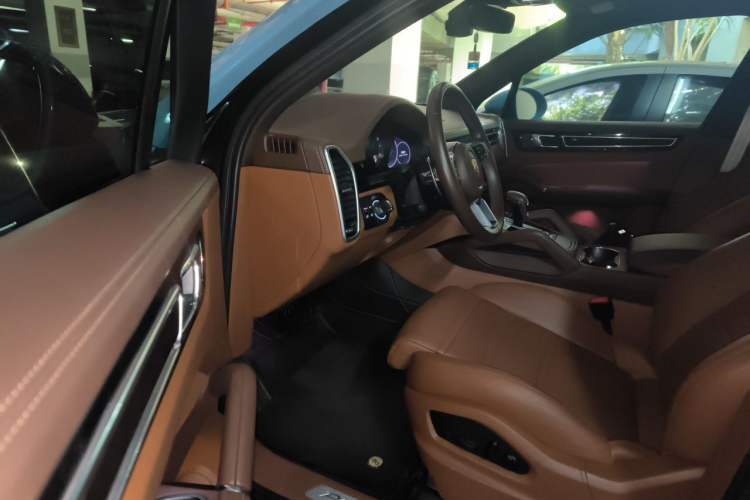 Used Porsche Cayenne 2023 Cayenne 3.0T Platinum Edition Driver Seat