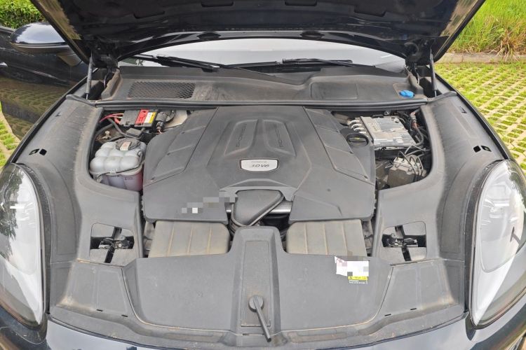 Used Porsche Cayenne 2023 Cayenne 3.0T Platinum Edition Engine Bay