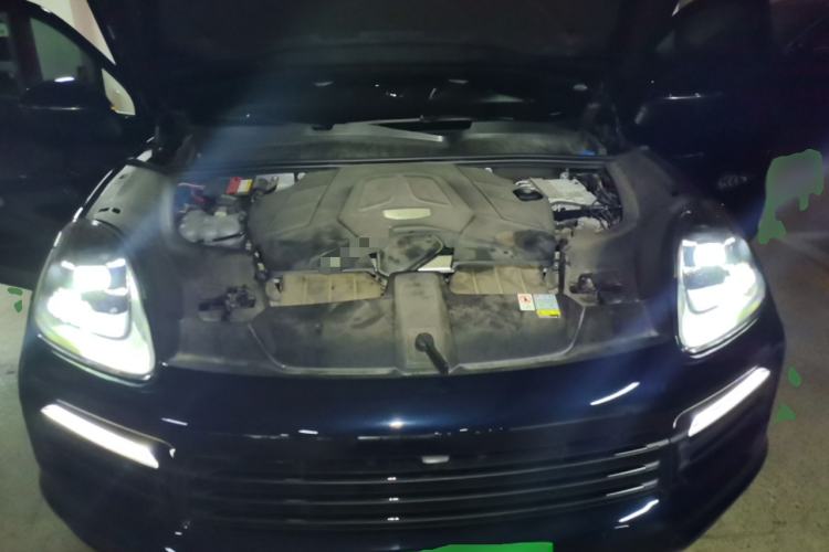 Used Porsche Cayenne 2023 Cayenne Coupé 3.0T Engine Bay