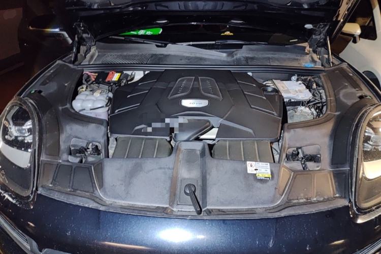 Used Porsche Cayenne 2023 Cayenne Coupé 3.0T Platinum Edition Engine Bay