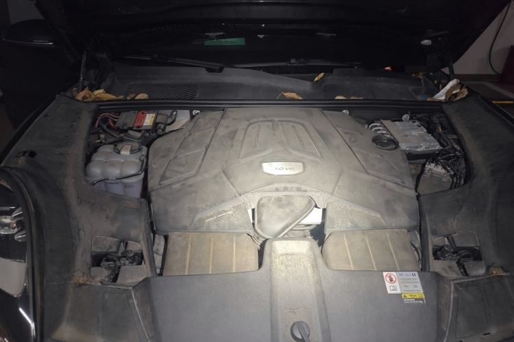 Used Porsche Cayenne 2023 Cayenne 3.0T Platinum Edition Engine Bay