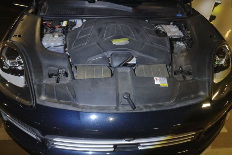 Used Porsche Cayenne 2023 Cayenne 3.0T Engine Bay