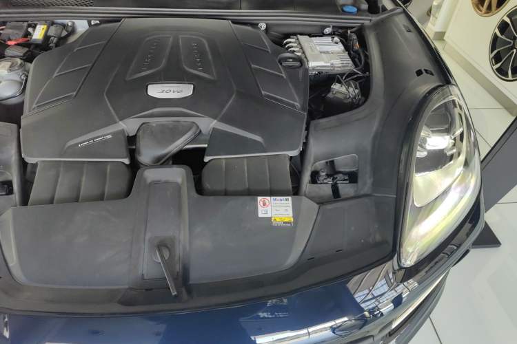 Used Porsche Cayenne 2023 Cayenne 3.0T Engine Bay Left