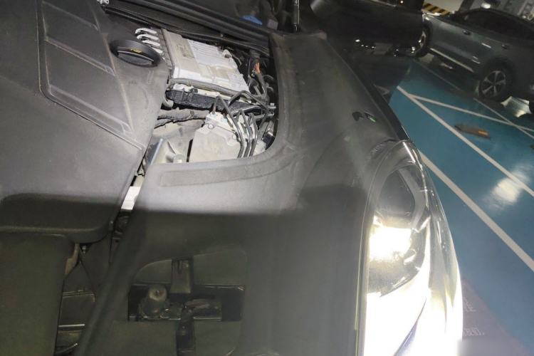 Used Porsche Cayenne 2023 Cayenne 3.0T Platinum Edition Engine Bay Left