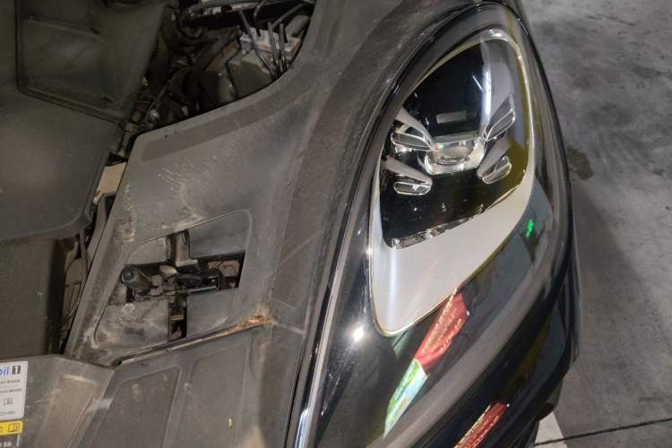 Used Porsche Cayenne 2023 Cayenne 3.0T Platinum Edition Engine Bay Left