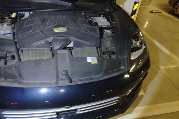 Used Porsche Cayenne 2023 Cayenne 3.0T Engine Bay Left