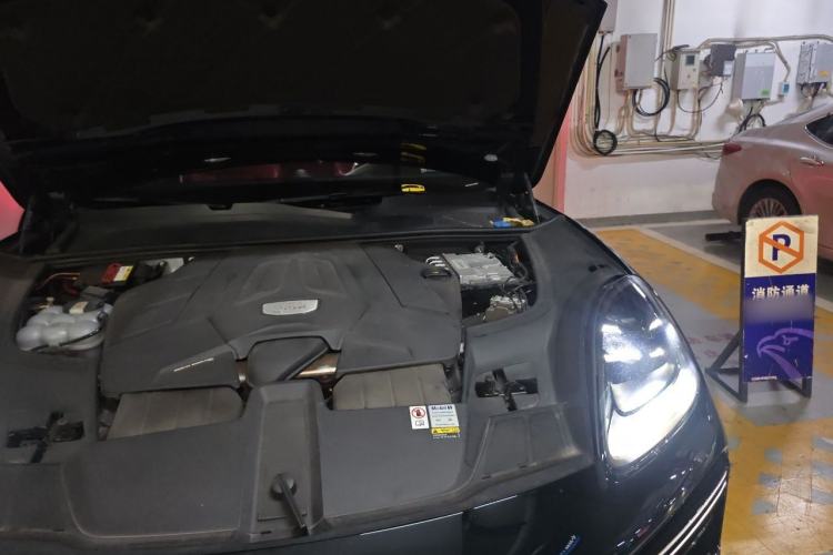 Used Porsche Cayenne 2023 Cayenne 3.0T Platinum Edition Engine Bay Left