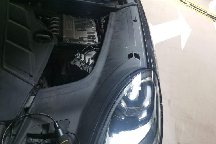 Used Porsche Cayenne 2023 Cayenne 3.0T Platinum Edition Engine Bay Left
