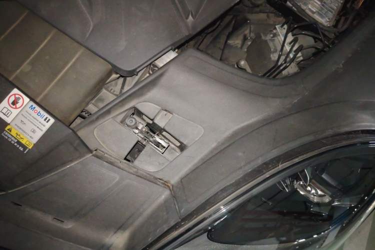 Used Porsche Cayenne 2023 Cayenne 3.0T Platinum Edition Engine Bay Left