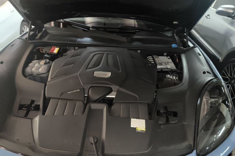 Used Porsche Cayenne 2023 Cayenne 3.0T Platinum Edition Engine Bay