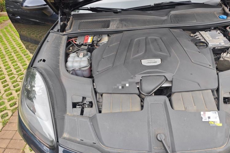 Used Porsche Cayenne 2023 Cayenne 3.0T Platinum Edition Engine Bay Right
