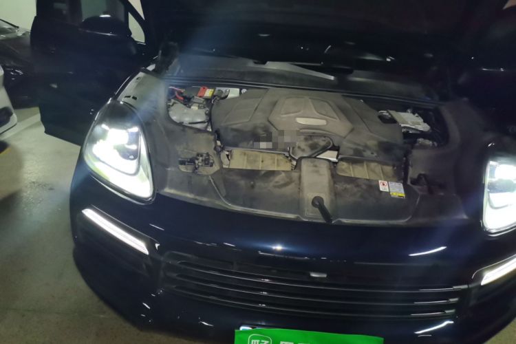 Used Porsche Cayenne 2023 Cayenne Coupé 3.0T Engine Bay Right