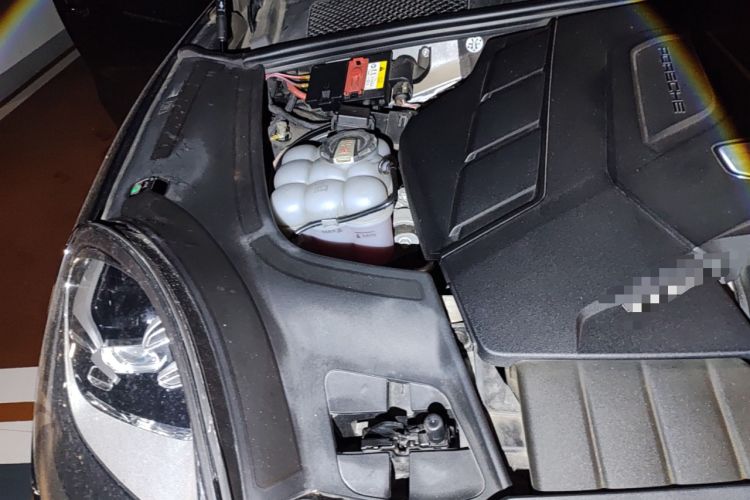 Used Porsche Cayenne 2023 Cayenne Coupé 3.0T Platinum Edition Engine Bay Right